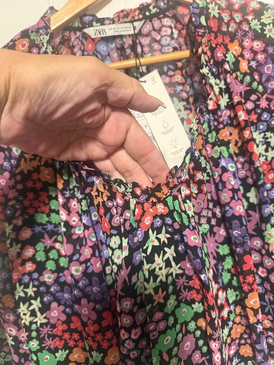 Zara Black Multicolor Floral Ruffle-Cuff Cropped Blouse - Picture 7 of 7